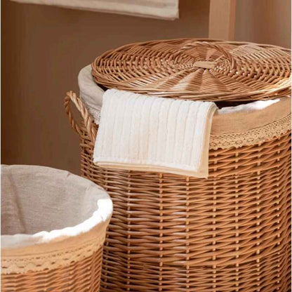 Zoom sur panier à linge en saule tressé